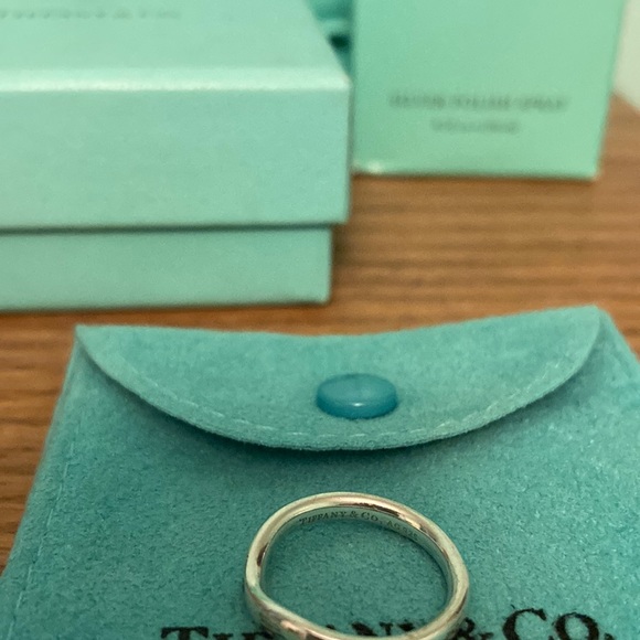 Authentic Tiffany & Co Sterling Silver Ring Size 5 - Picture 4 of 5